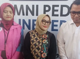 Rini Indriyani Dorong Pengemudi Ojol Perempuan Bawa Stun Device, Edukasi Keselamatan Ditingkatkan di Surabaya