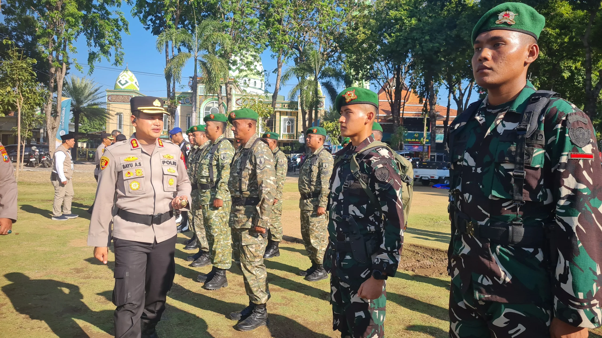 Satlantas Rekayasa Lalu Lintas Amankan Haul Masyayikh Nusantara di Situbondo