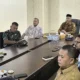 Sekda Simeulue Berkomitmen Jaga Stabilitas Harga Bapok di Tengah Program Perbaikan Dermaga Calang