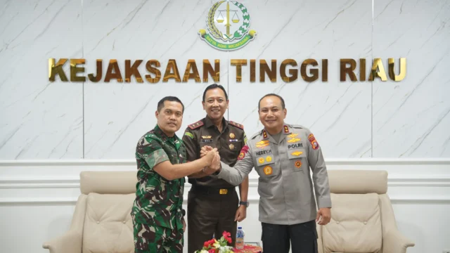 Sinergi Tiga Pilar Penegak Hukum, Kajati Riau Sambut Kunjungan Pangdam dan Kapolda