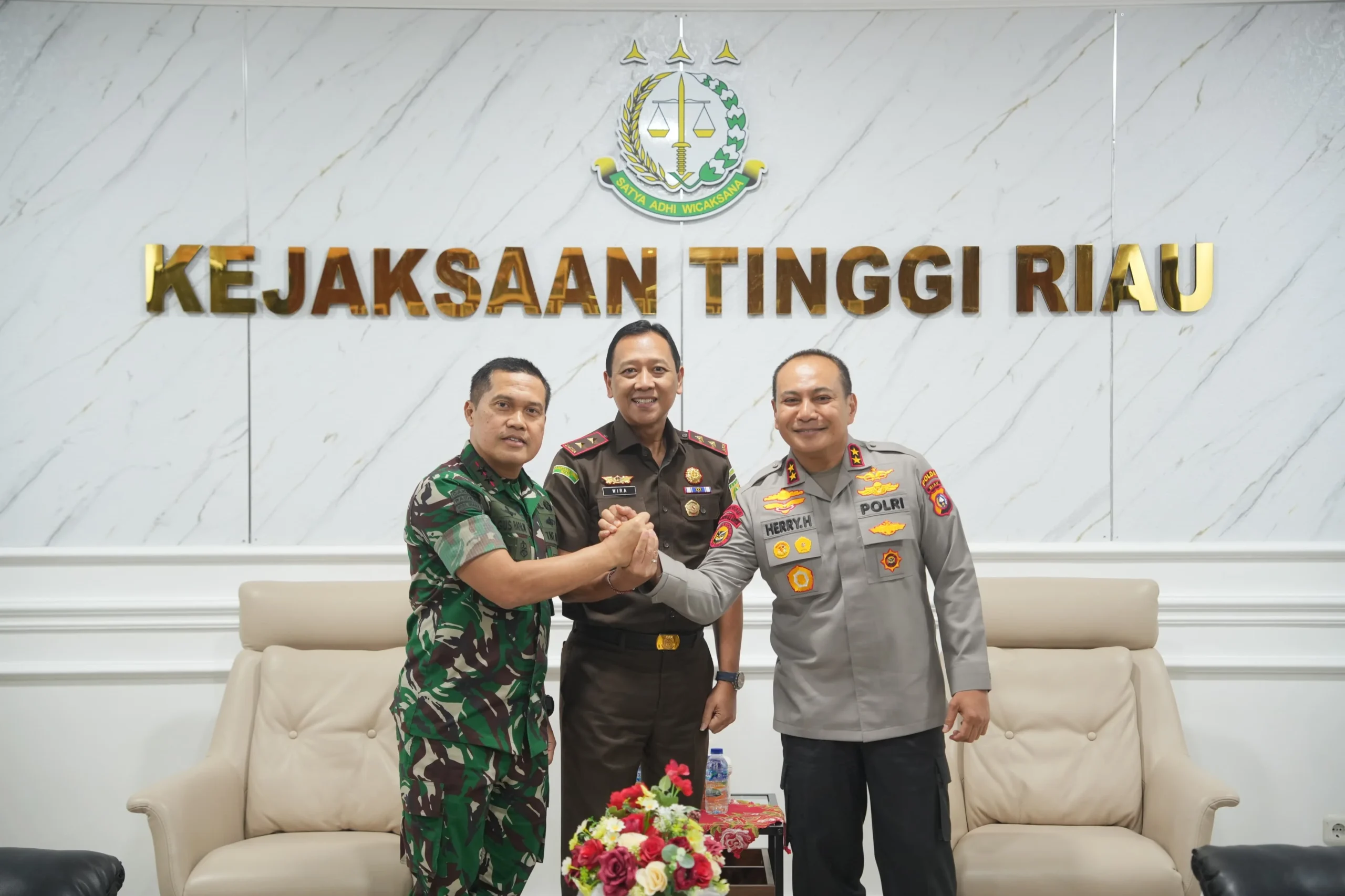 Sinergi Tiga Pilar Penegak Hukum, Kajati Riau Sambut Kunjungan Pangdam dan Kapolda