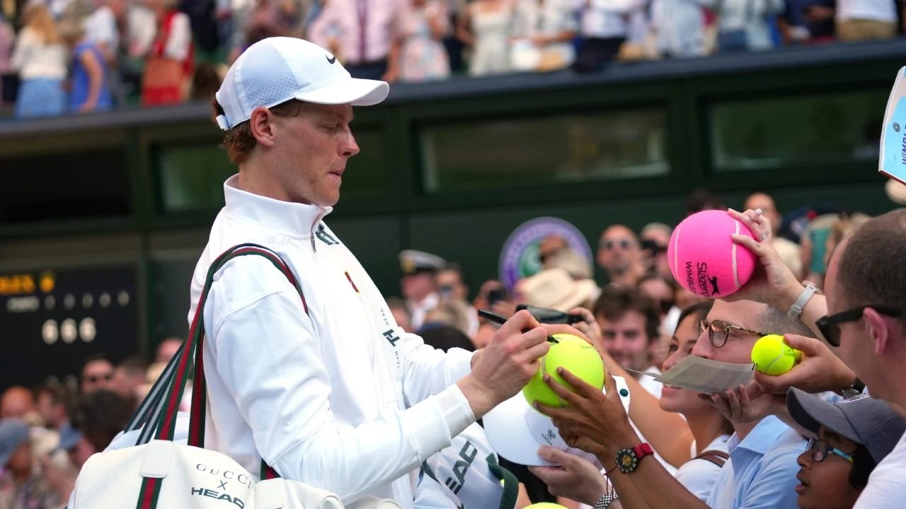Sinner Bungkam Zverev di Final Wimbledon, Pertahankan Mahkota di All England Club