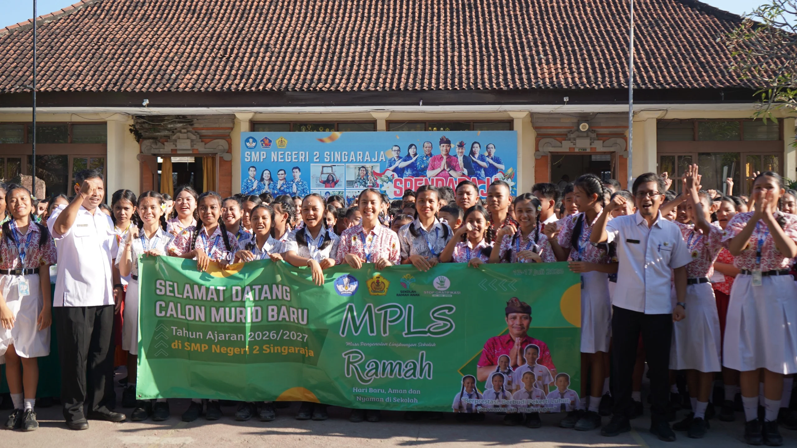 SMPN 2 Singaraja Pacu Prestasi Siswa dengan Pendidikan Berkarakter