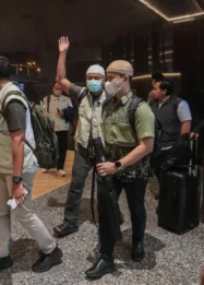 Subuh Jakarta: Penggeledahan Ruko Cipete dan OTT Bupati Sukoharjo, KPK Bawa Enam Koper