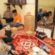 Tradisi Makan Bareng Tahanan Polres Situbondo: Pendekatan Humanis Polri di Hari Bhayangkara ke-80