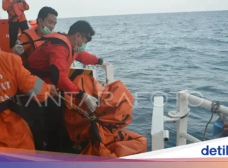 Tragedi Tenggelam Melanda: 1 Siswi Tewas di Garut, Puluhan Penumpang KM Nurul Salsa Hilang