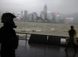 Typhoon Noul Terpa Hong Kong: Ribuan Penumpang Terdampar, Hotel Siaga Bantu Wisatawan