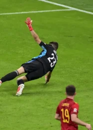Unai Simon Hampir Pecahkan Rekor Legenda, Spanyol ke Final Usai Bungkam Prancis