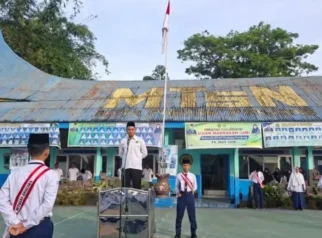 Upacara Perdana Tandai Mulai PBM di MTsN Padang Panjang: Langkah Awal Tahun Pelajaran 2026/2027