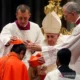 Vatikan Ekskomunikasi Uskup Francis dan Kelompok Tradisionalis, Sorotan Tertuju ke Kansas