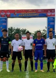 Víctor Muñoz: Dari Dapur Politik ke Lapangan Hijau, Kisah Dua Dunia yang Berbeda