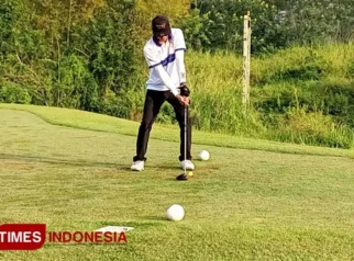 Video Viral: Jerry Rice Kejar Penggemar di Turnamen Golf, Blue Angels Diselidiki, dan Baterai E-bike Meledak