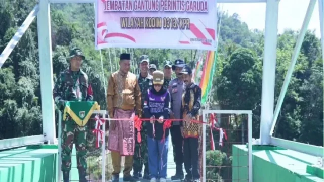 Wabup Kampar Resmikan Jembatan Gantung Perintis Garuda: Bentuk Nyata Kepedulian Presiden RI bagi Desa Gajah Bertalut