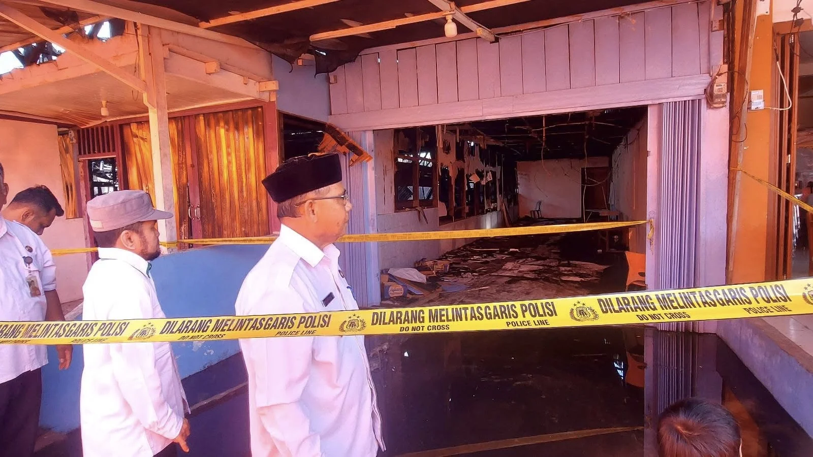 Wabup Simeulue Tinjau Lokasi Kebakaran, Tetapkan Status Tanggap Darurat 5 Hari