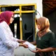 Warga Terdampak Kebakaran di Jatisari Terima Bantuan: Upaya Pemulihan dan Gotong Royong di Tengah Krisis