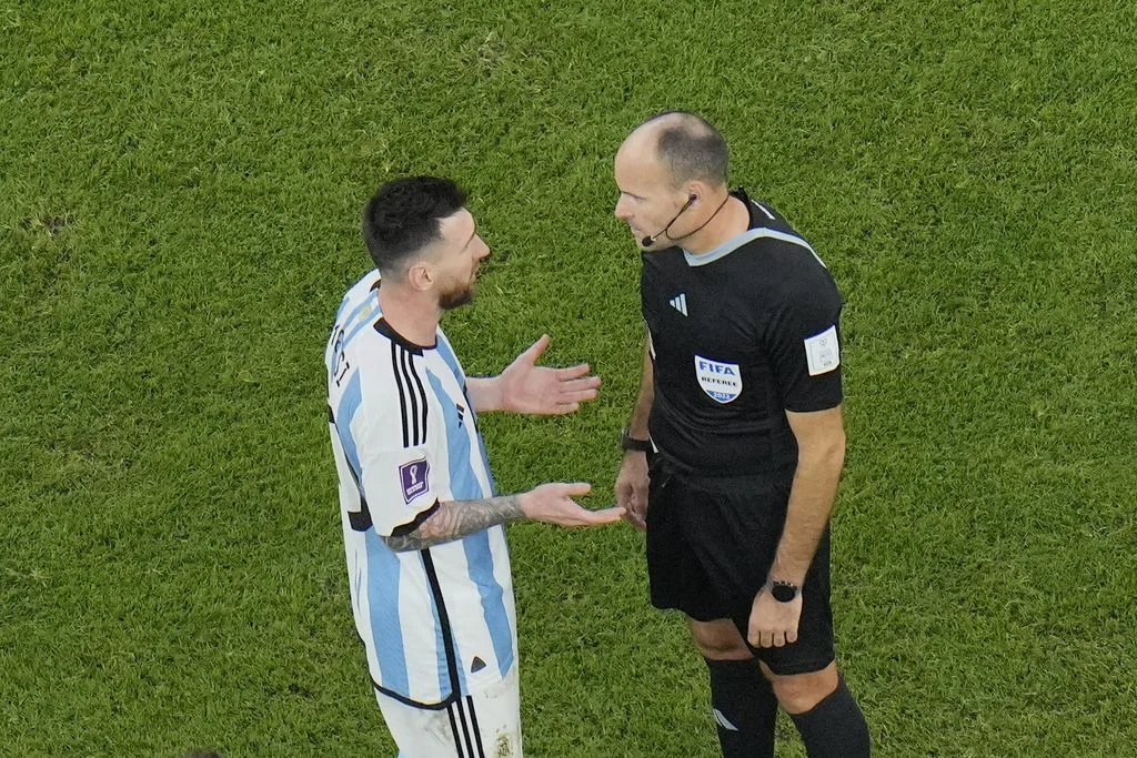 Wasit Argentina Jadi Sorotan Lagi: Kontroversi Mengiringi Langkah Messi ke Perempat Final Piala Dunia 2026