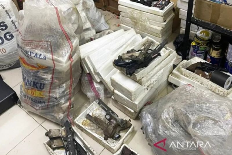 Ada Senjata Tempur Combat Shotgun di Temuan 996 Pucuk Senjata di Sekolah Kebayoran Lama Jakarta