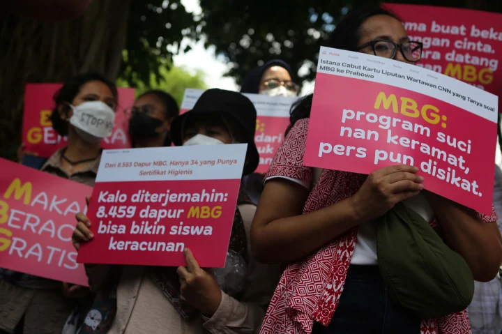 Aksi Kamisan ke-921: Kritik Program MBG dan Penolakan Warga Adat Terhadap PSN Bendungan Mbay Lambo