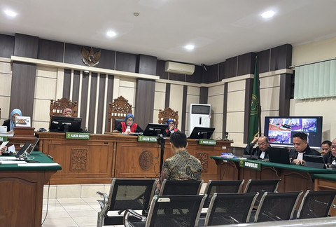 Bupati Cilacap Syamsul Auliya Didakwa Peras Bawahan Rp 568 Juta untuk Bagi THR