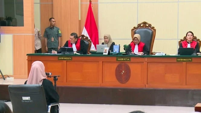 Dakwaan Ulang Dokter Tifa Terkait Tuduhan Ijazah Palsu Jokowi dengan Pasal Berlapis