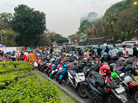 Dishub Terjunkan Personel untuk Tertibkan Parkir Liar saat Pesta Rakyat di Monas
