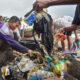 Foto Niat Tangkap Ikan, Jaring Nelayan di Padang Malah Dipenuhi Sampah