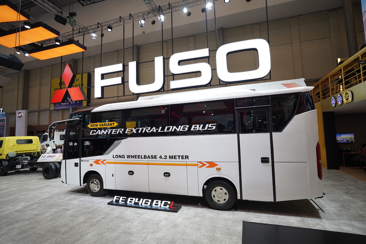 Fuso Canter Extra Long Bus Tampil di GIIAS 2026 Incar Segmen Pariwisata