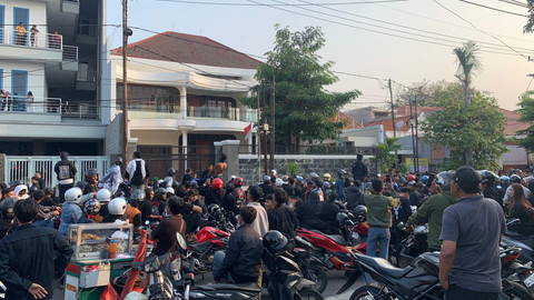 Gelombang Massa Pesilat Datangi Markas DC di Surabaya, Sempat Lempari Batu-Botol