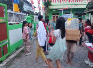 Gudang Terbakar Dekat Sekolah di Bekasi, Guru dan Warga Selamatkan Berkas Penting