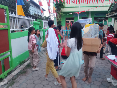 Gudang Terbakar Dekat Sekolah di Bekasi, Guru dan Warga Selamatkan Berkas Penting
