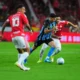 Internacional e Grêmio empatam sem gols no primeiro duelo das quartas da Copa do Brasil