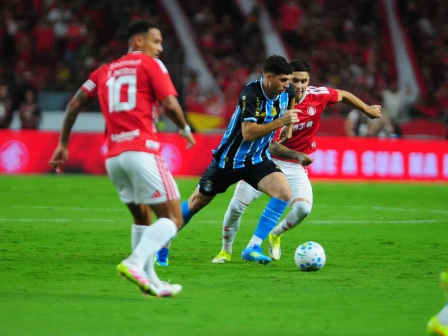 Internacional e Grêmio empatam sem gols no primeiro duelo das quartas da Copa do Brasil