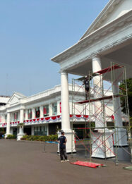 Jelang HUT RI, Kompleks Istana Mulai Bersolek dengan Nuansa Merah Putih
