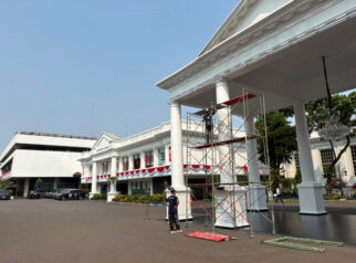 Jelang HUT RI, Kompleks Istana Mulai Bersolek dengan Nuansa Merah Putih