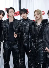 Jin dan RM BTS Tampil Edgy Pakai Gucci di Arirang World Tour Paris