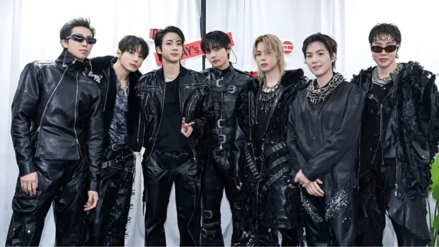 Jin dan RM BTS Tampil Edgy Pakai Gucci di Arirang World Tour Paris