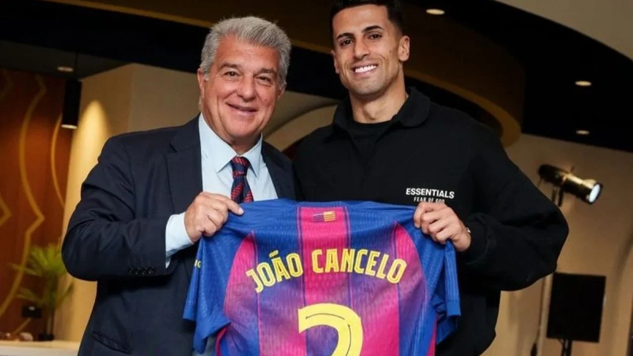 João Cancelo Resmi Kembali ke Barcelona dengan Kontrak Permanen hingga 2029