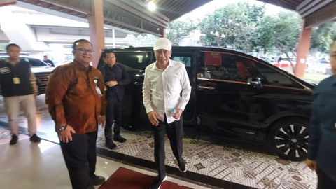 Jokowi Safari Politik di NTT, Bertemu Petani Rumput Laut di Pantai Oesina