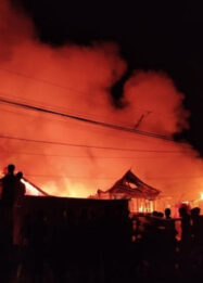 Kebakaran Landa Permukiman Padat Penduduk di Makassar, 50 Rumah Hangus