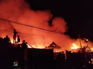 Kebakaran Landa Permukiman Padat Penduduk di Makassar, 50 Rumah Hangus