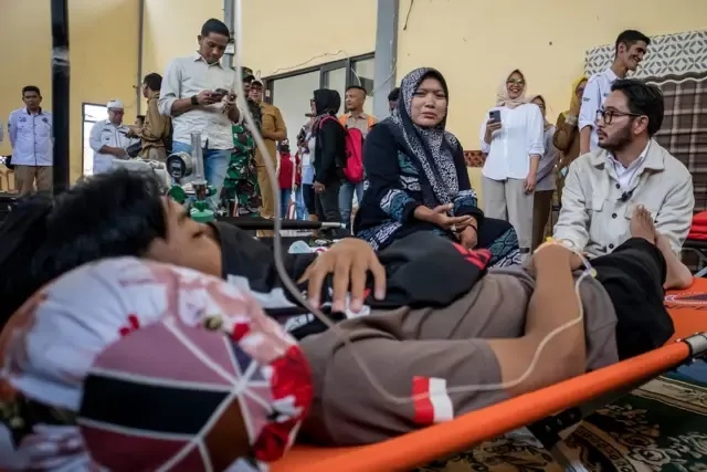 Kepala BGN Sudaryono Dihadang Ibu Korban Keracunan MBG di Karo Sumut