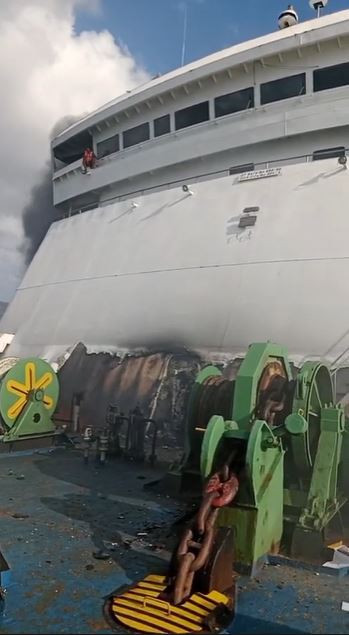 KM Mutiara Sentosa 2 Terbakar di Perairan Sumenep, 250 Orang Dievakuasi