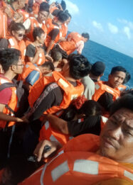 KM Mutiara Sentosa 2 Terbakar di Perairan Sumenep, Penumpang Dievakuasi