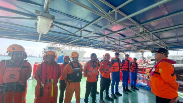KM Mutiara Sentosa 2 Terbakar, SAR Gabungan Evakuasi 227 Penumpang Selamat