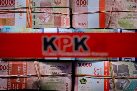 KPK Bupati Pemalang Anom Widiyantoro Peras Bawahan Rp 1,98 Miliar