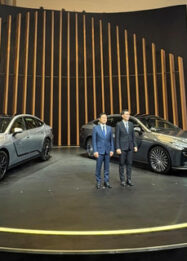 Lexus ES Terbaru Debutkan Tombol Digital Tersembunyi, Tetap Terasa saat Ditekan