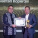Menkop Berikan Koperasi Awards kepada Tokoh Penjaga Pasal 33 UUD 1945 dan Peran BUMN dalam Penguatan Ekonomi Kerakyatan