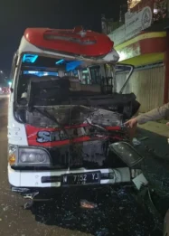 Minibus Rombongan Peziarah Wali 5 Tercebur di Lumajang, Sopir Diduga Mengantuk di Jalan Berkabut
