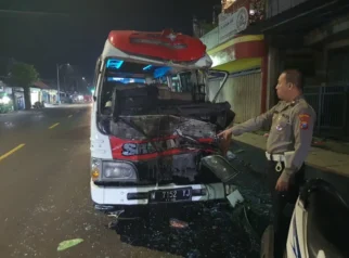 Minibus Rombongan Peziarah Wali 5 Tercebur di Lumajang, Sopir Diduga Mengantuk di Jalan Berkabut