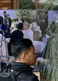 Momen Prabowo dan Jokowi Berbeskap Biru Jadi Saksi Nikah Kepala Sekretaris Pribadi Presiden Rizky Irmansyah
